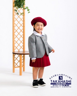 ほっぺに両手おいて、こんな愛嬌のあるポーズをとってくれました。 4月から幼稚園に入園。 ほっぺに両手おいて 1